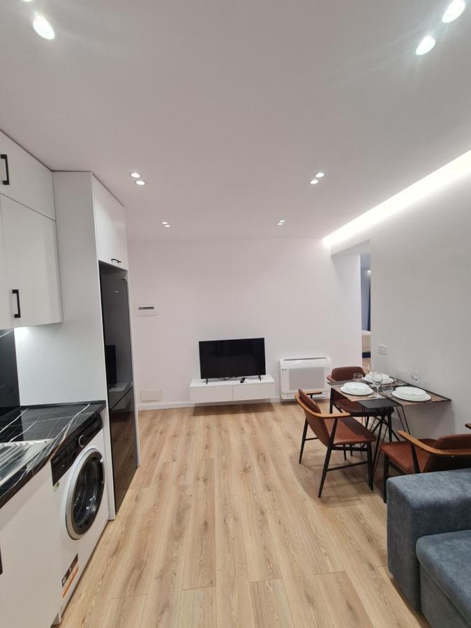 Am Luxury Apartment Tirana Exterior photo